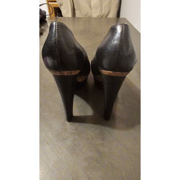 True Religion Amy Peep Toe Platform Pump Heels size 7 Black Leather Faux wood - Picture 2 of 4
